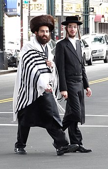 Hasidic_Men_on_Street